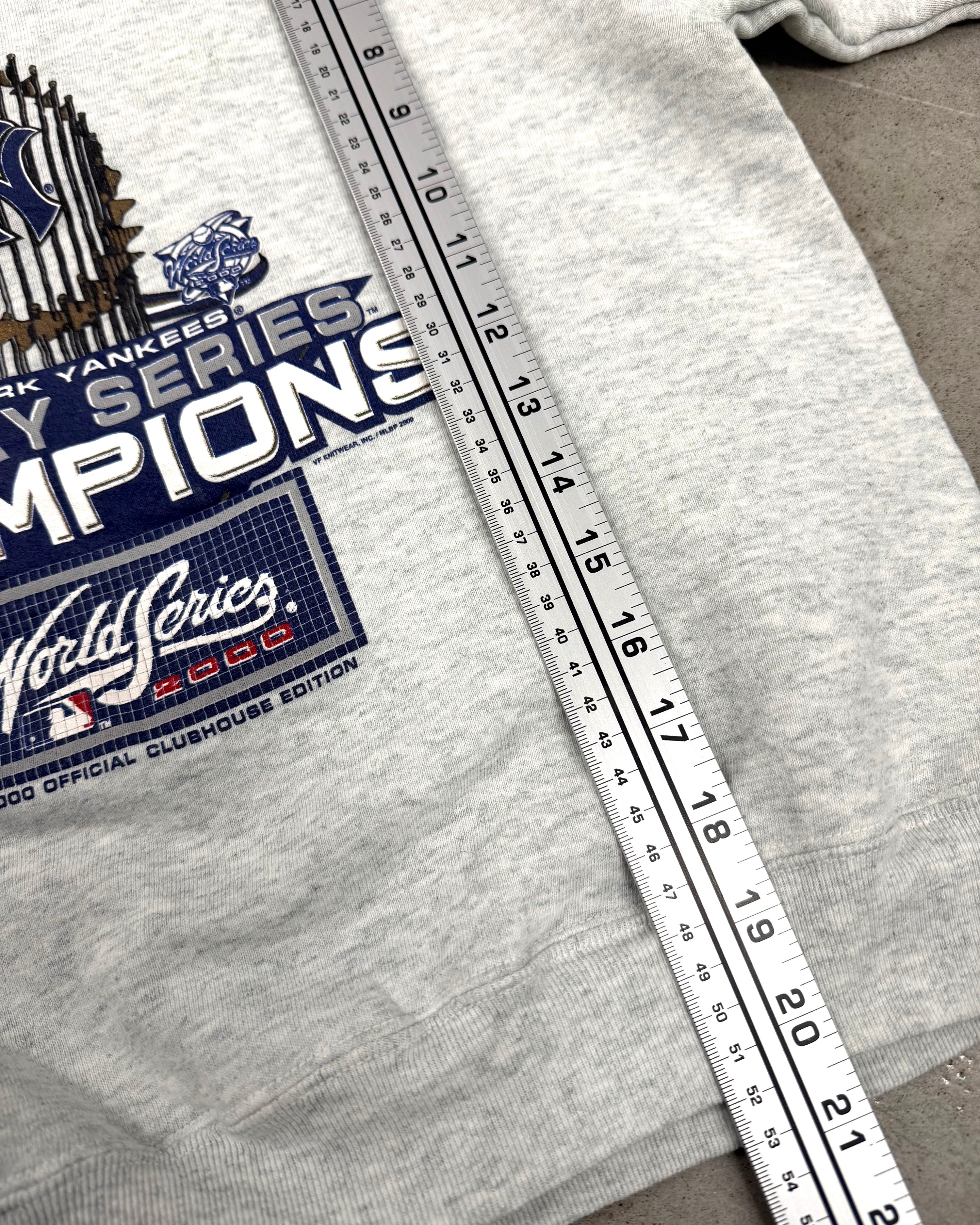 Vintage 2000 New York Yankees Champions Crewneck Grey (Youth Large)