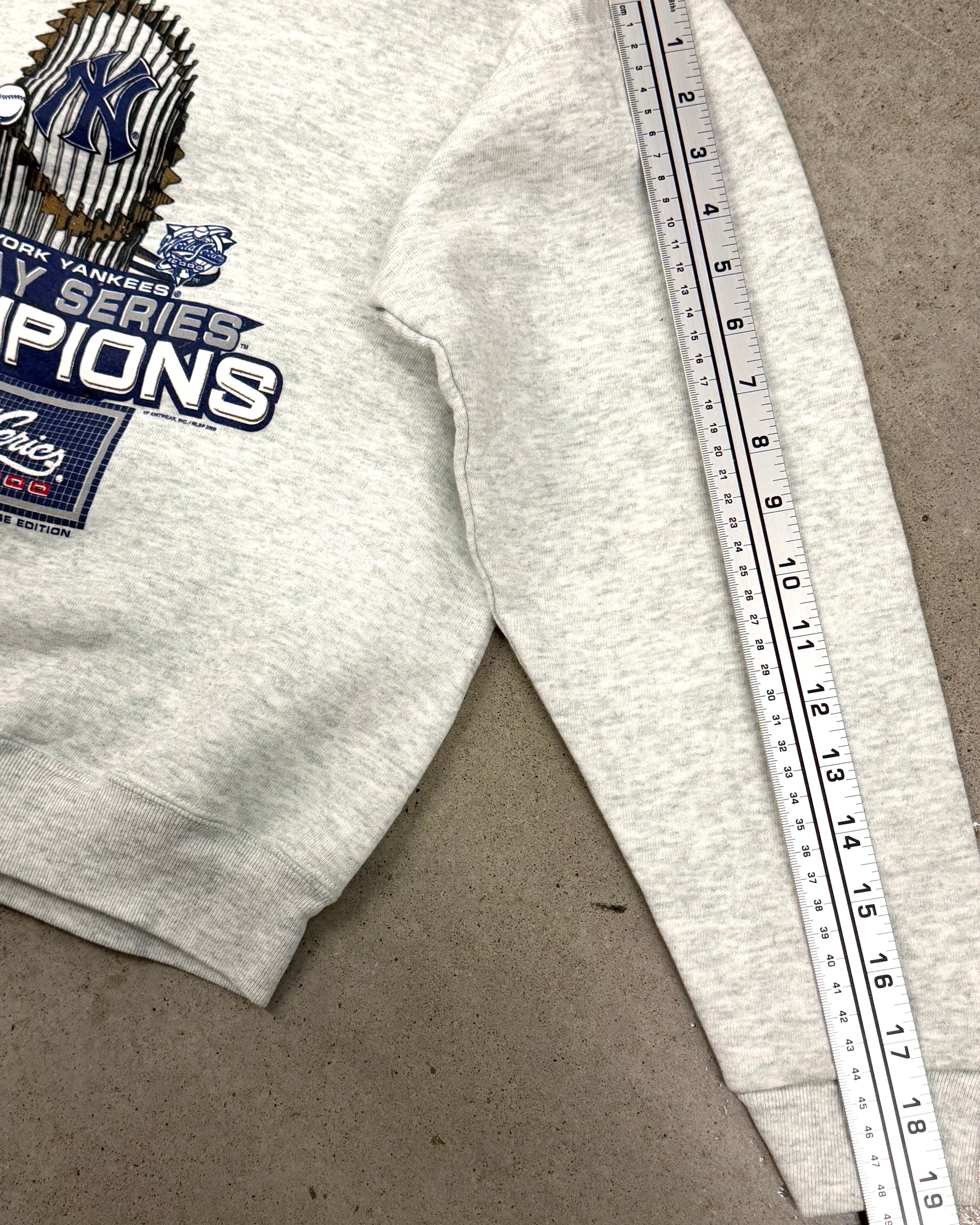 Vintage 2000 New York Yankees Champions Crewneck Grey (Youth Large)