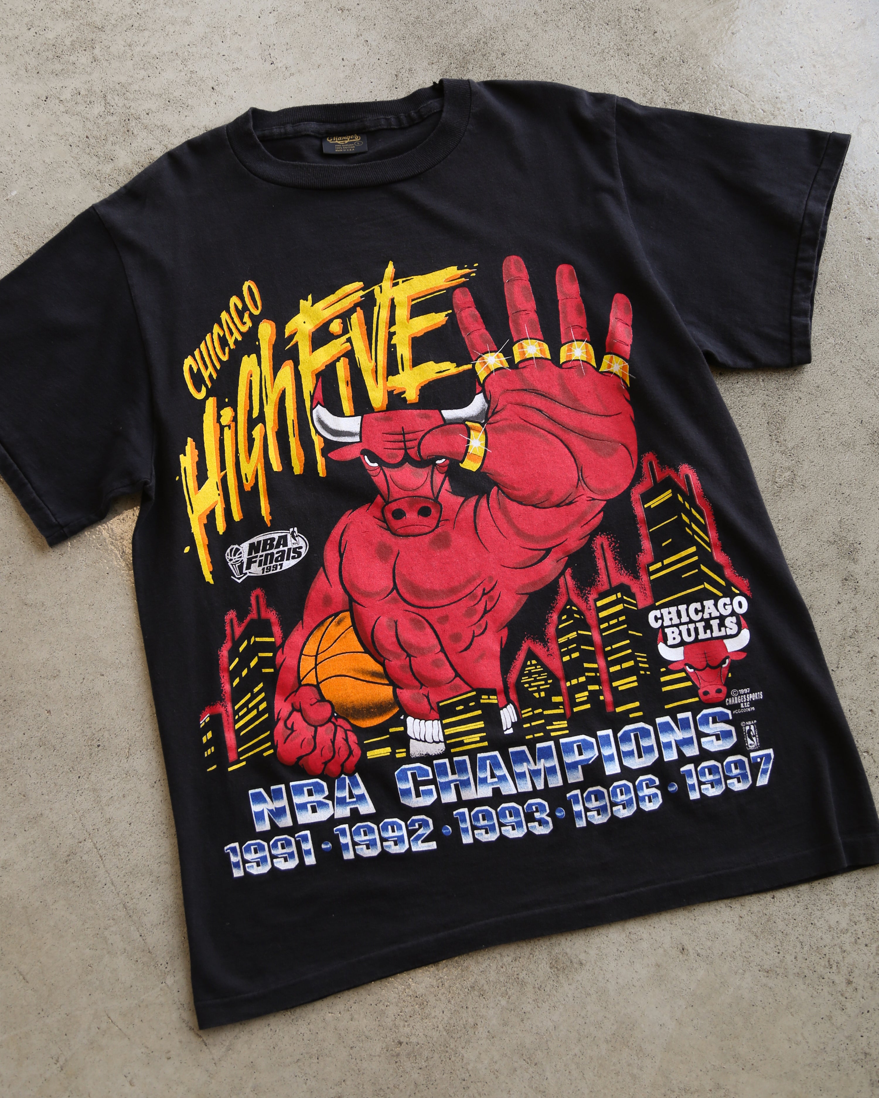 Chicago "High Five" 1997 NBA Championship T-Shirt Black (XL)