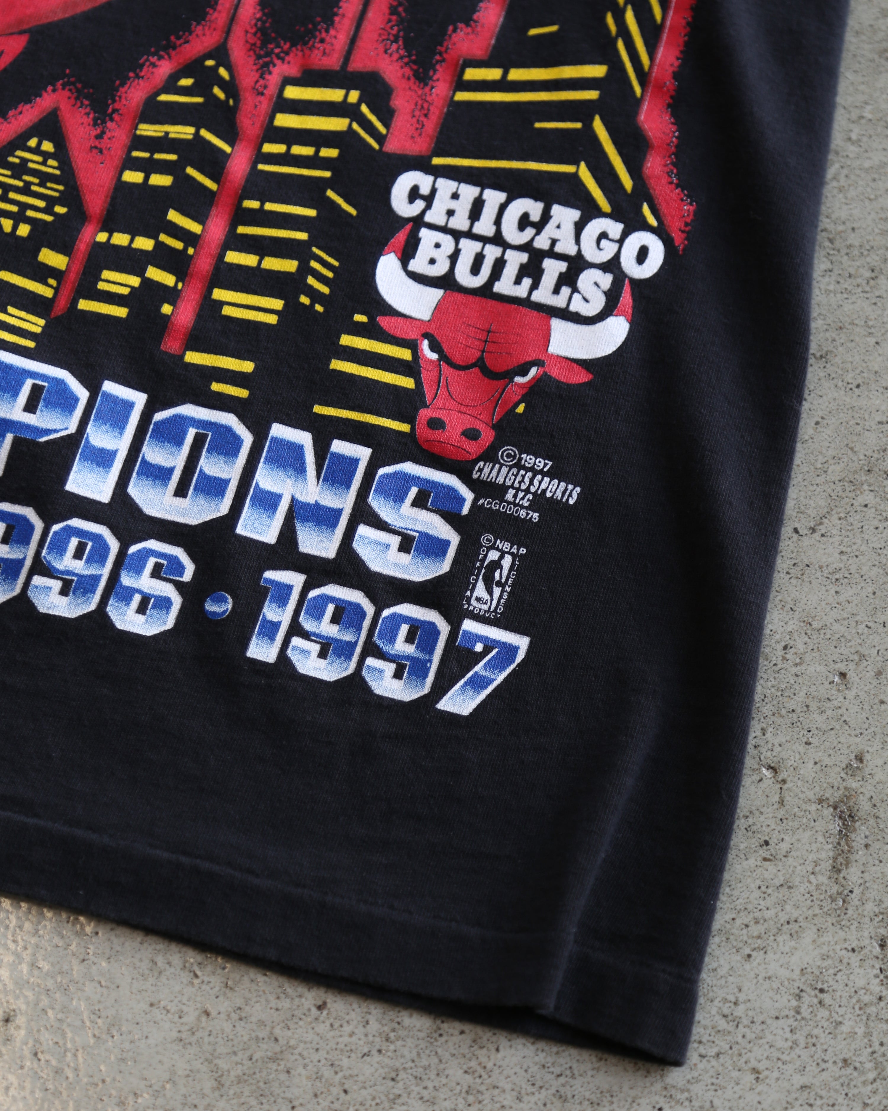 Chicago "High Five" 1997 NBA Championship T-Shirt Black (XL)