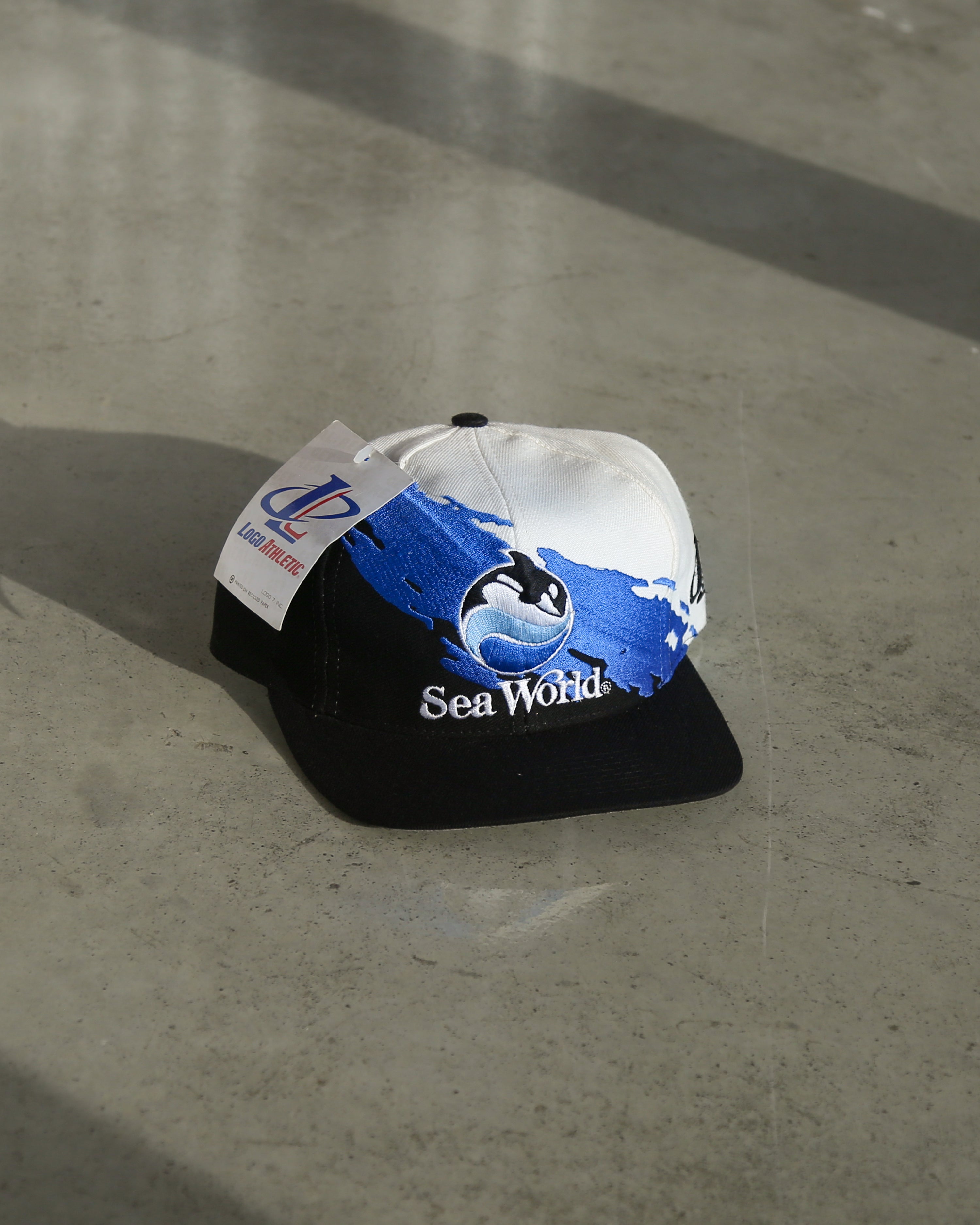 Vintage 90s Sea World Souvenir Splash Snapback Hat