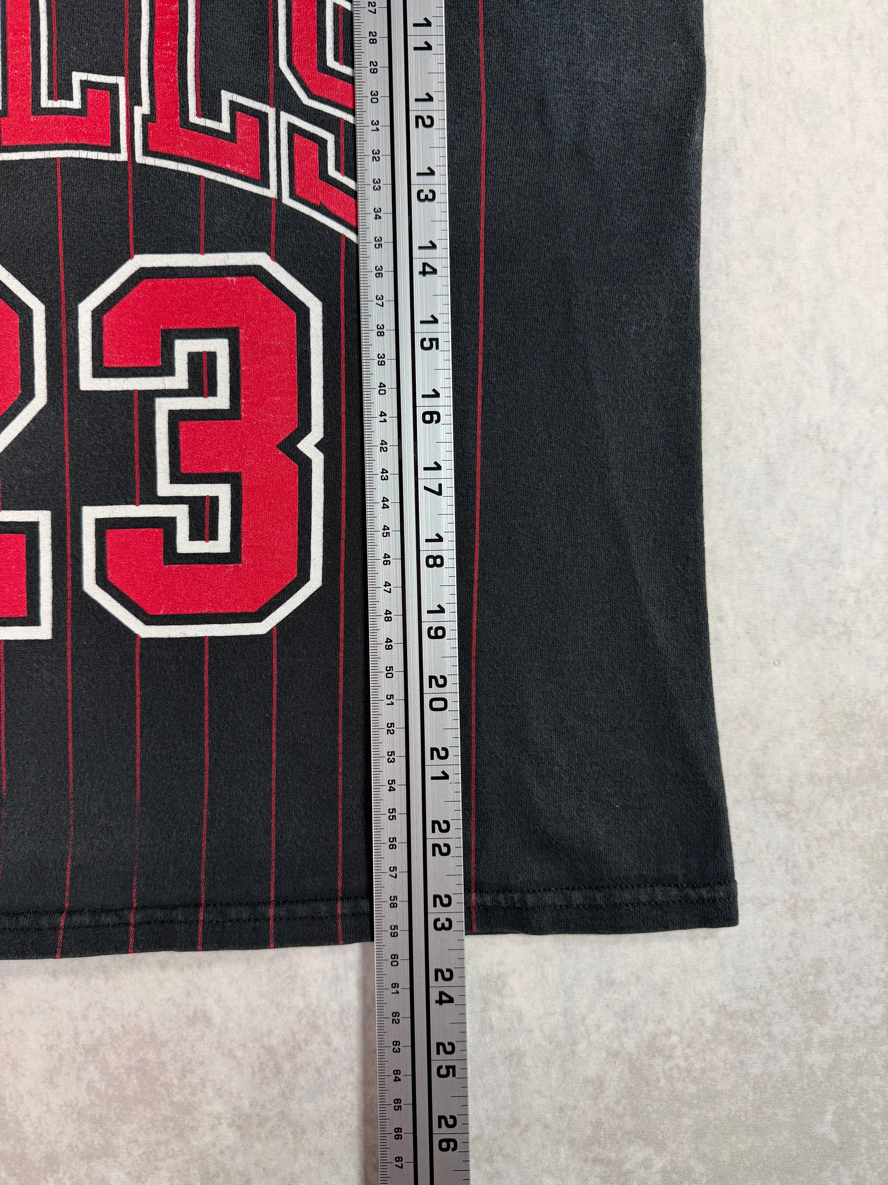 Vintage Chicago Bulls Michael Jordan Jersey T-Shirt Black (Youth Large)