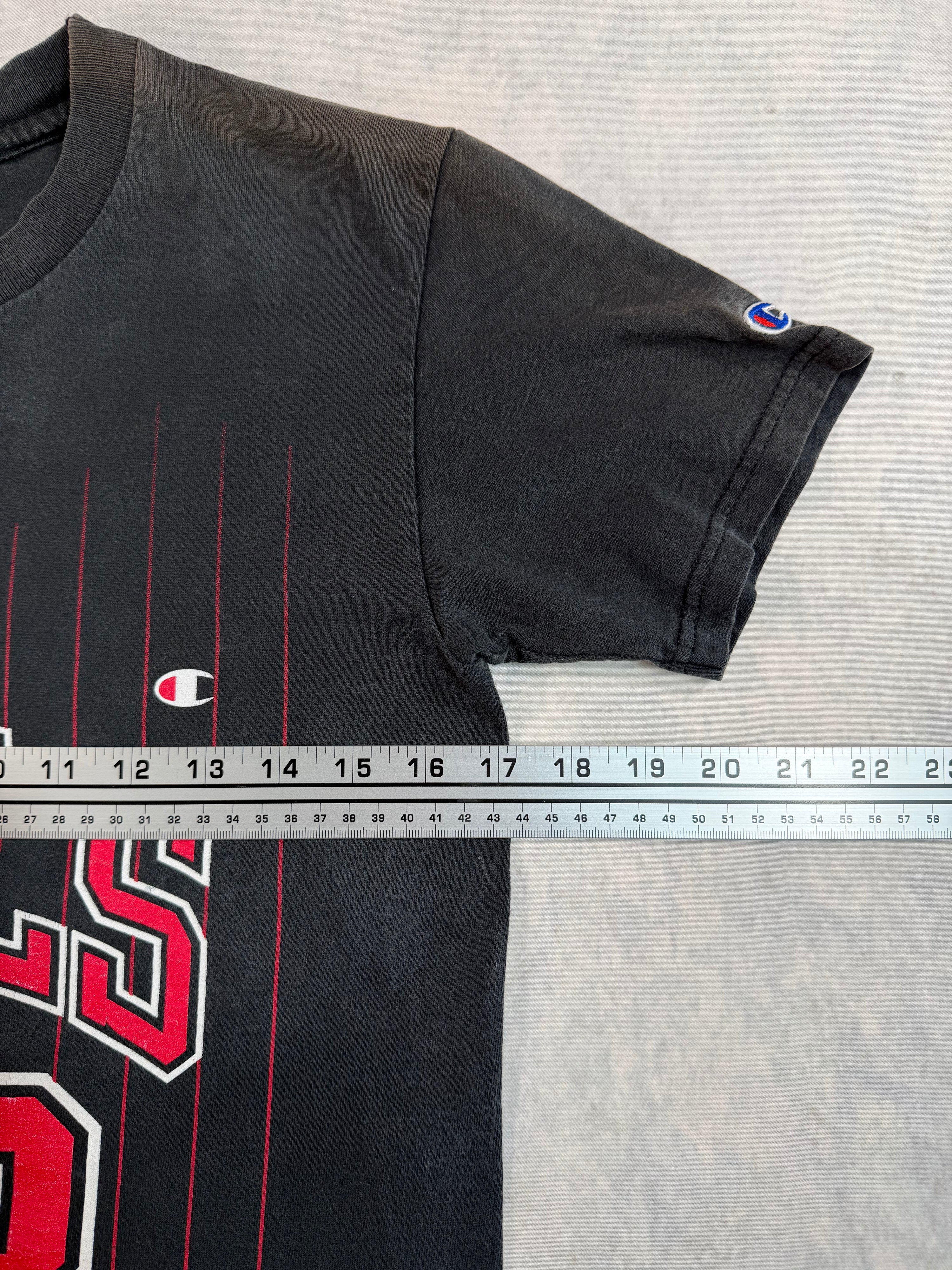 Vintage Chicago Bulls Michael Jordan Jersey T-Shirt Black (Youth Large)