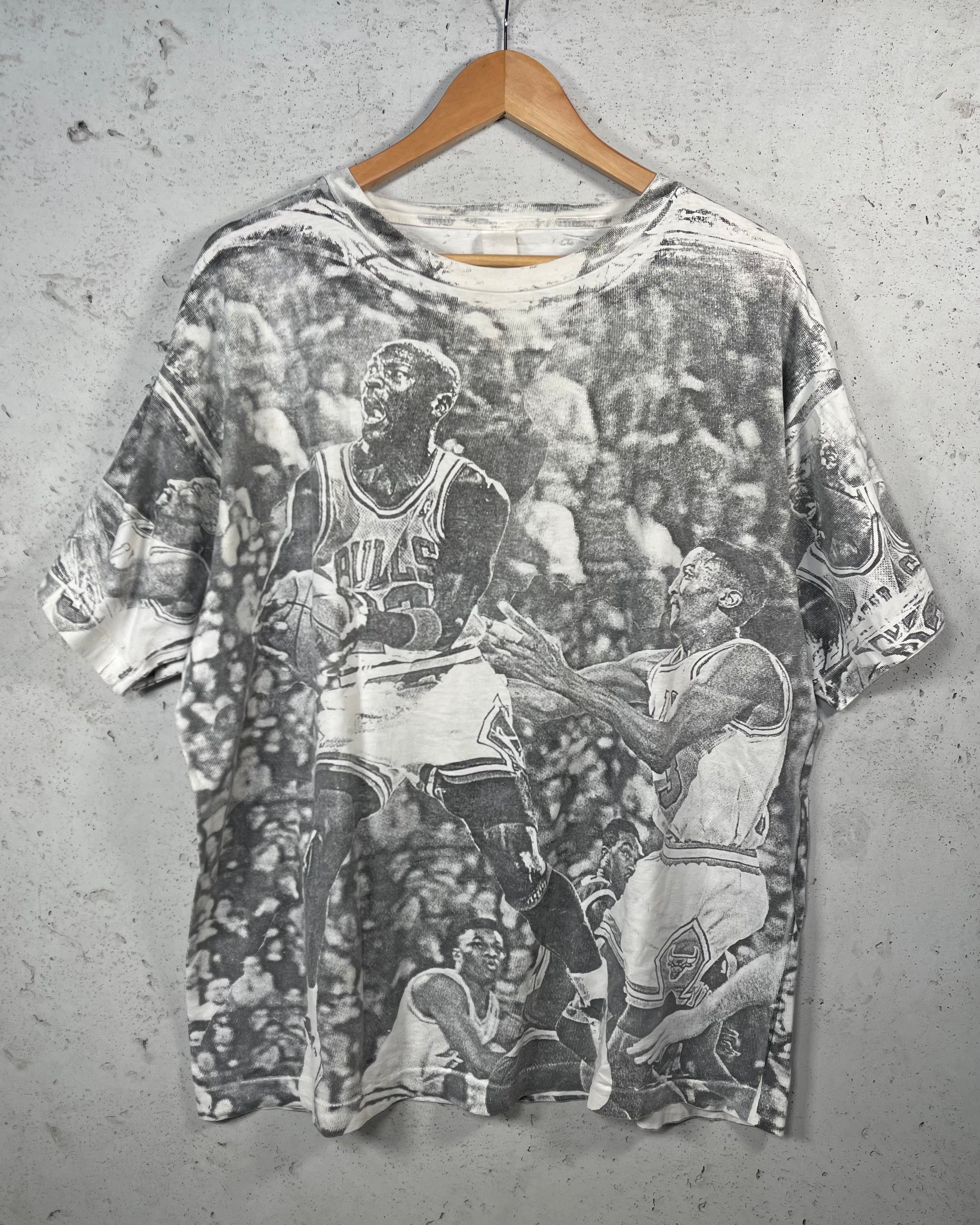 Vintage 90s Michael Jordan Chicago Bulls All Over Print T-Shirt (XL)