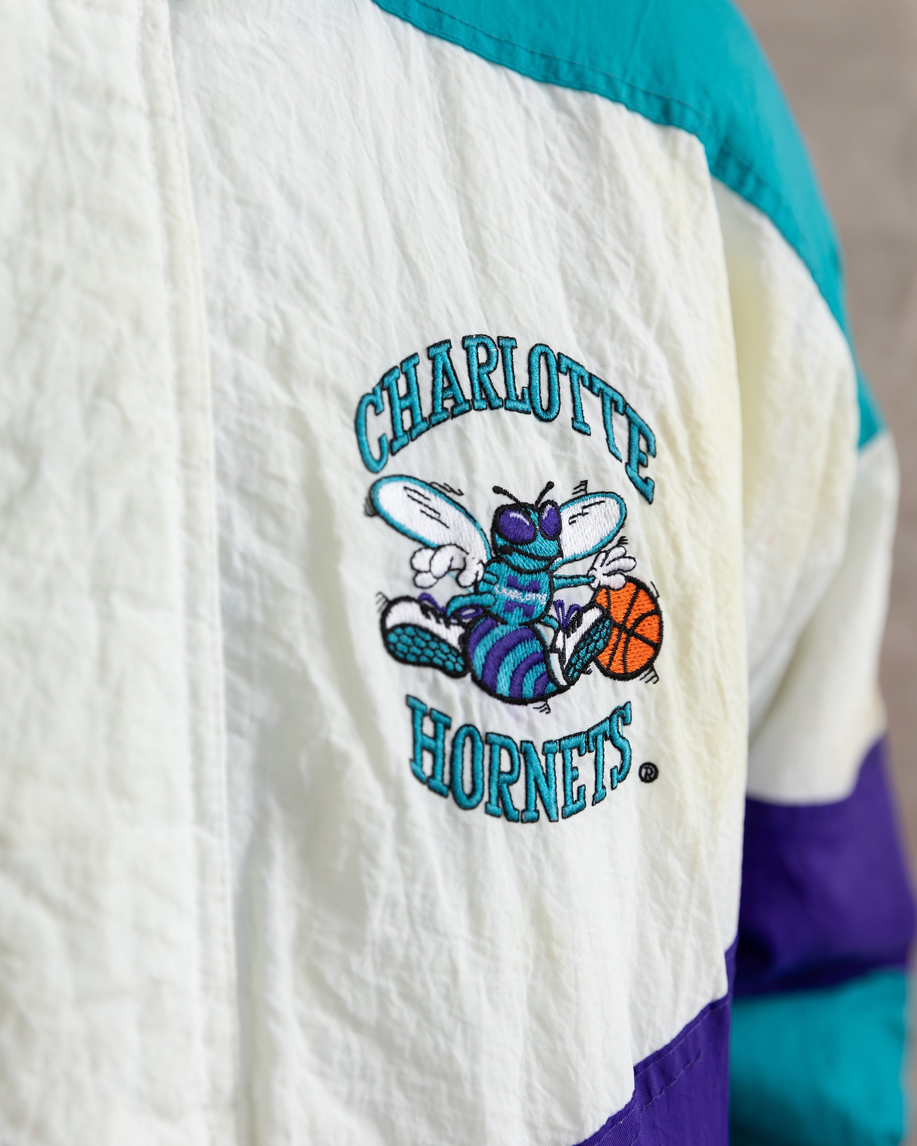 Vintage 90s Charlotte Hornets NBA Apex One Jacket Teal (XL)