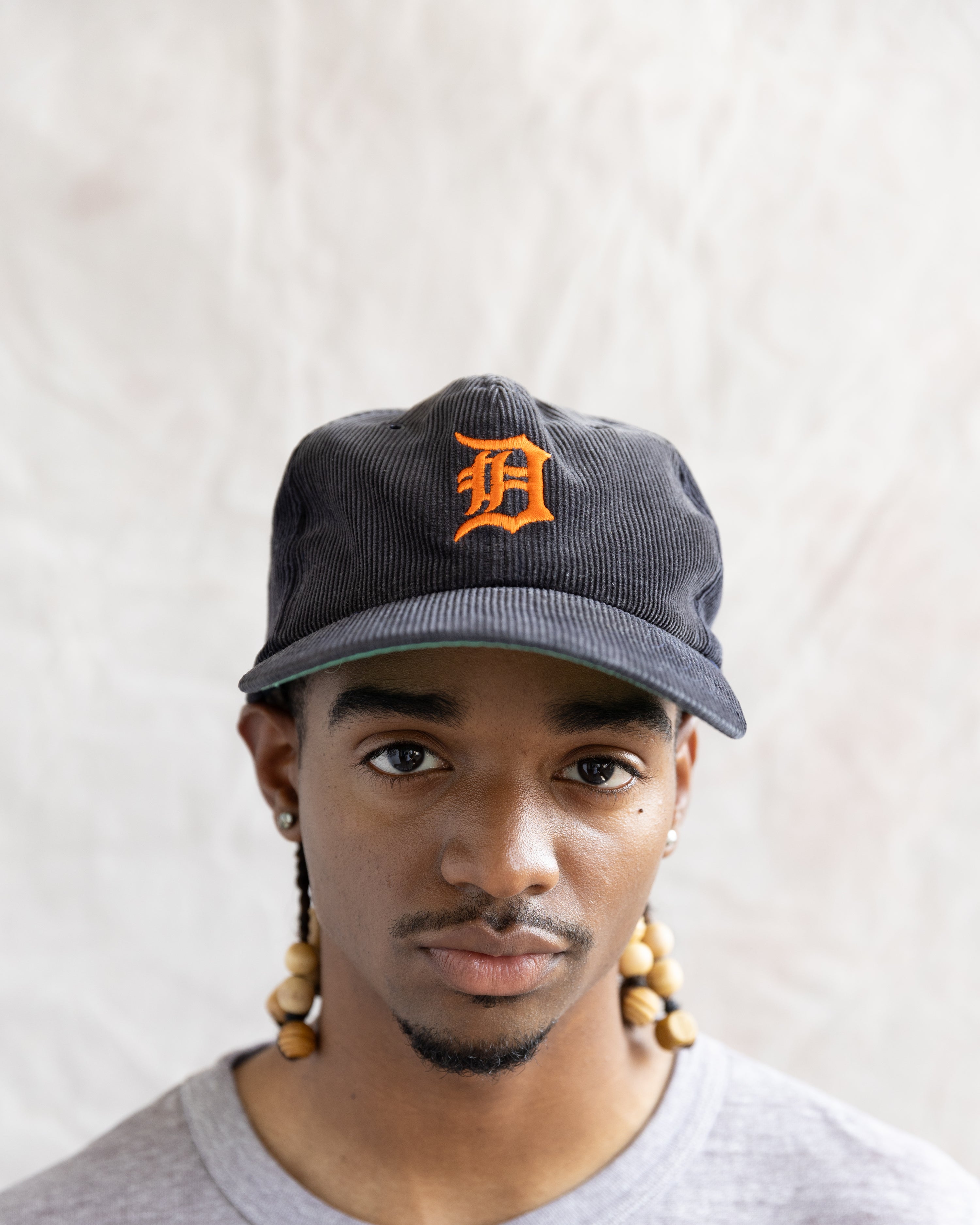 Vintage 90s Detroit Tigers MLB Corduroy Snapback Hat