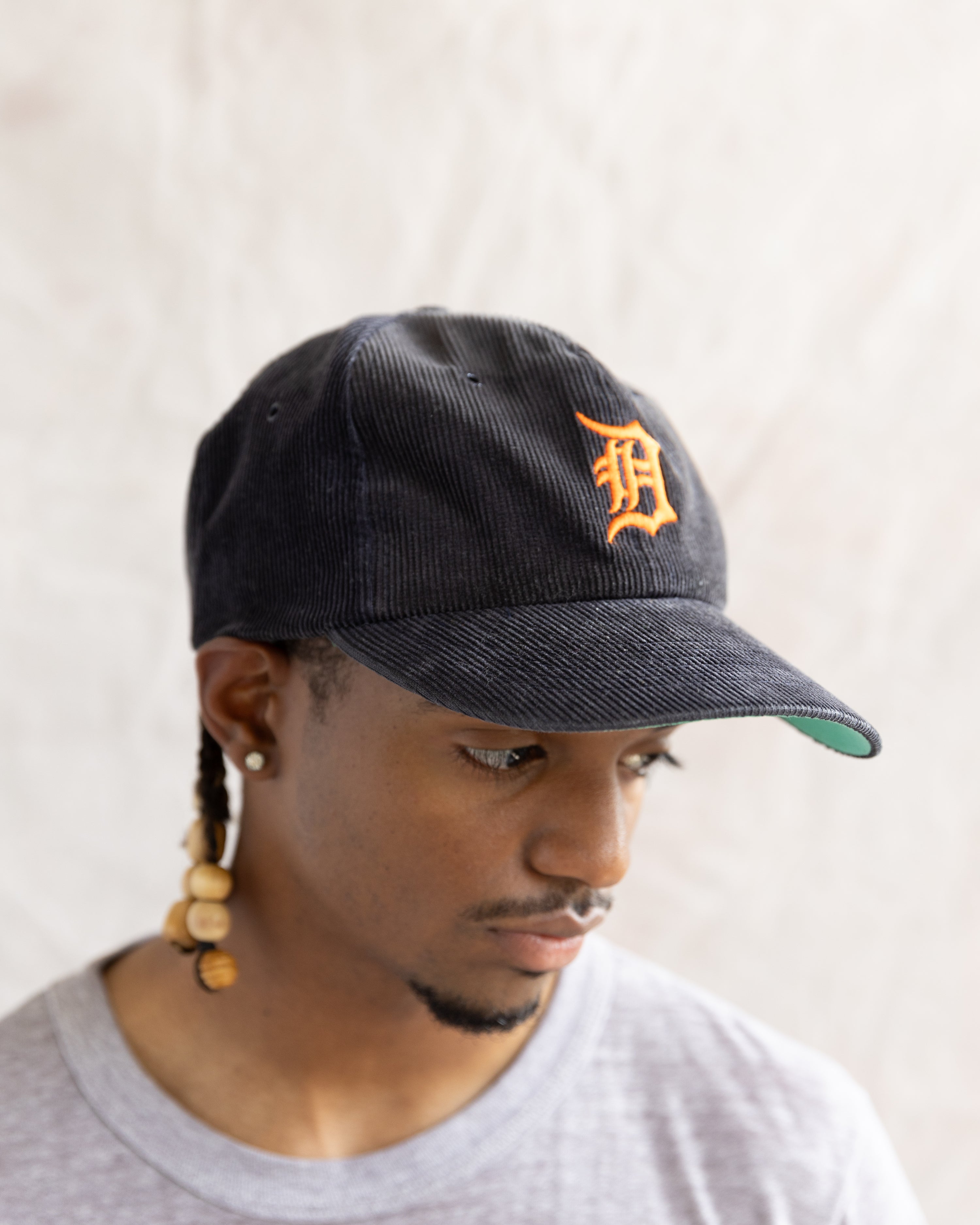 Vintage 90s Detroit Tigers MLB Corduroy Snapback Hat